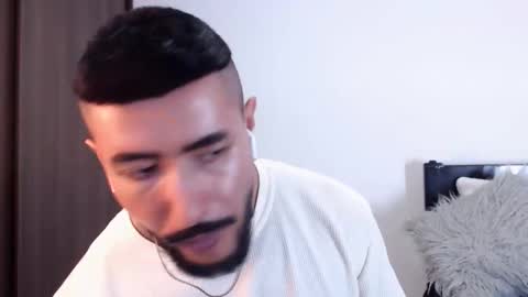 Independent Model online show from March 7, 2025, 6:35 am