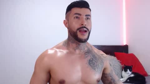 Independent Model online show from November 7, 2025, 1:38 am