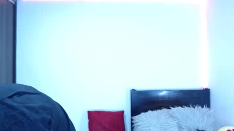 Independent Model online show from January 8, 2026, 3:20 am