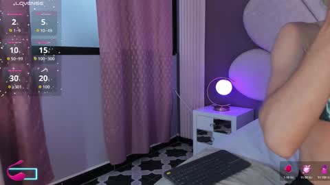 Maxi Rogers online show from December 4, 2025, 11:30 am