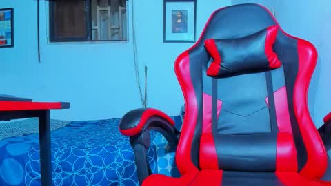 MAX online show from September 14, 2025, 8:30 pm