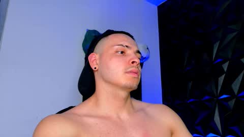 MAX online show from November 19, 2025, 12:21 am