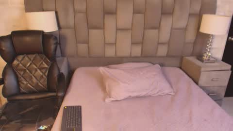 Maxine Minx online show from November 5, 2025, 6:13 am