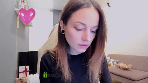 Maya online show from December 15, 2025, 3:27 pm