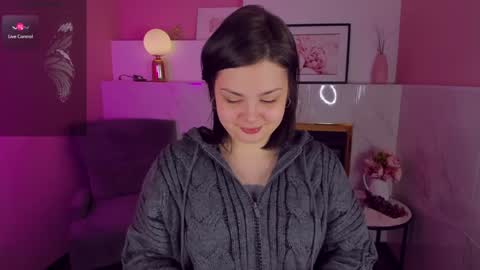 Snapshot of maya_muse chatting on December 11, 2024, 6:14 am Woman online show from December 11, 2024, 6:14 am