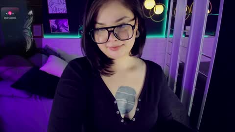 Snapshot of maya_muse chatting on January 7, 2025, 8:45 am Woman online show from January 7, 2025, 8:45 am