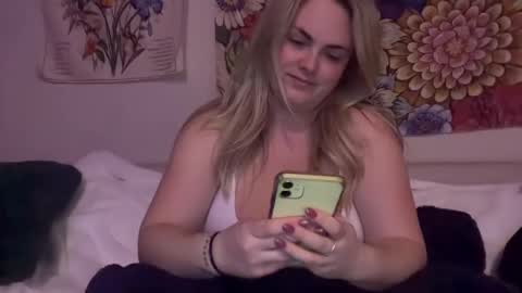 Snapshot of mayabellof chatting on December 10, 2024, 3:09 am Maya Belle online show from December 10, 2024, 3:09 am