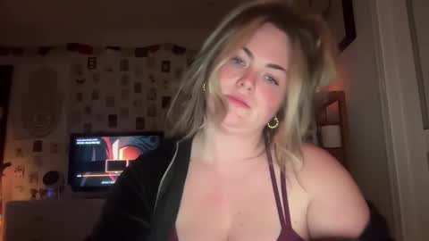 Snapshot of mayabellof chatting on March 8, 2025, 1:39 am Maya Belle online show from March 8, 2025, 1:39 am