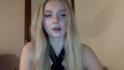 mayaflirt online show from April 22, 2026, 8:21 pm