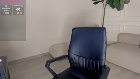 mayalee_ online show from June 18, 2026, 2:12 am