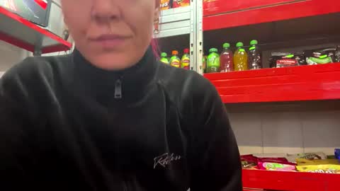 MayaWeissX online show from November 4, 2025, 4:55 am