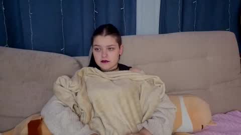 Snapshot of maybellspitz chatting on January 7, 2026, 8:22 pm Lalli online show from January 7, 2026, 8:22 pm