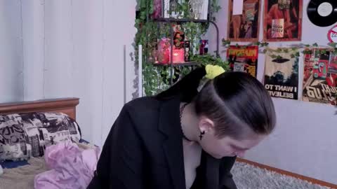 Snapshot of maybellspitz chatting on January 15, 2026, 8:23 pm Lalli online show from January 15, 2026, 8:23 pm