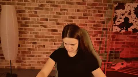 maybloom_ online show from November 8, 2025, 5:18 am