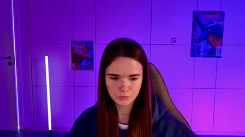 maybloom_ online show from November 9, 2025, 9:18 am