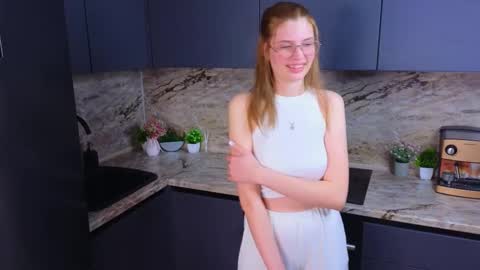 Snapshot of maydabarrick chatting on February 11, 2025, 12:05 pm Mia online show from February 11, 2025, 12:05 pm