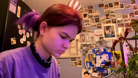 Rose online show from April 5, 2026, 7:33 pm