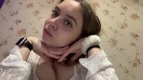 Lily  online show from June 3, 2026, 2:33 pm