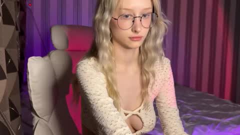 Snapshot of mayvi_cold chatting on March 10, 2025, 10:02 pm mayvi_cold online show from March 10, 2025, 10:02 pm