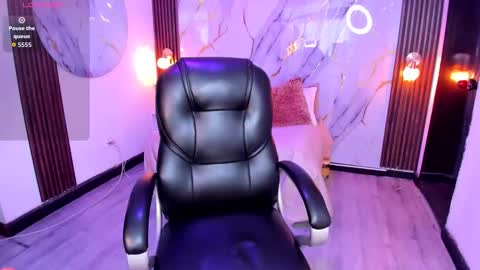 Camila online show from October 24, 2025, 2:13 pm