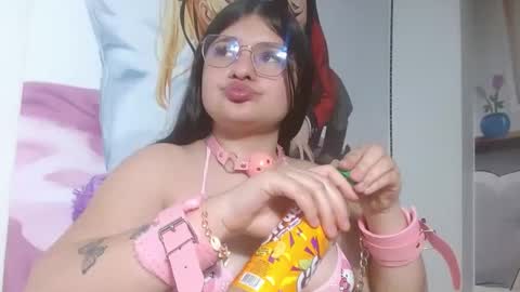 mackenna av online show from February 26, 2025, 2:46 pm