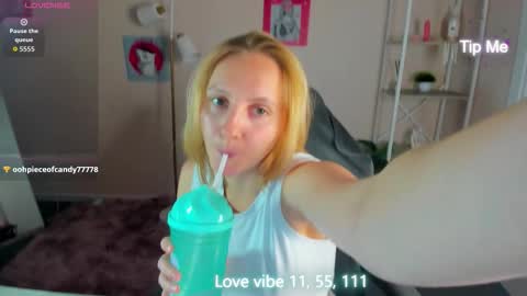 Snapshot of me1issa_bell chatting on February 20, 2026, 6:26 am Melissa online show from February 20, 2026, 6:26 am