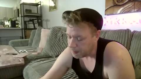 Snapshot of me2283 chatting on February 27, 2025, 1:48 am me2283 online show from February 27, 2025, 1:48 am