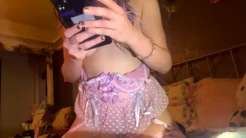 Snapshot of meadowmoon3 chatting on September 25, 2025, 5:00 am meadowmoon3 online show from September 25, 2025, 5:00 am