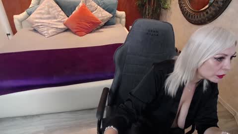 meamandax online show from January 21, 2025, 2:26 pm