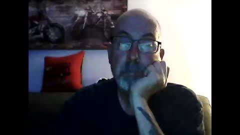 me at home online show from April 19, 2026, 3:39 am