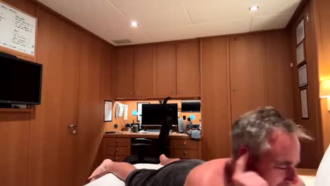 Meau Lest online show from October 18, 2025, 7:58 pm