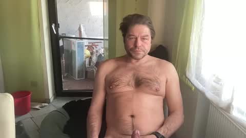 Snapshot of medeinoe chatting on February 8, 2025, 9:13 am medeinoe online show from February 8, 2025, 9:13 am