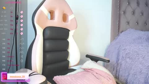 Johana  online show from February 27, 2025, 10:04 am