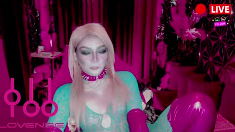 THE QUEEN ALPHA   Queen Medusa Prey online show from April 14, 2026, 8:48 pm