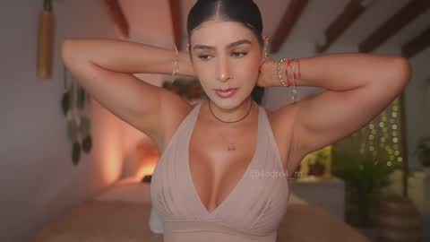 Andrea  online show from October 5, 2025, 11:41 am