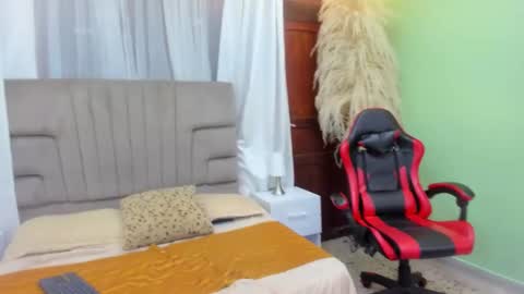 Snapshot of megan_angie chatting on February 17, 2026, 3:25 am Megan Angie online show from February 17, 2026, 3:25 am