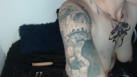 Megan and sophi online show from September 18, 2025, 2:02 am