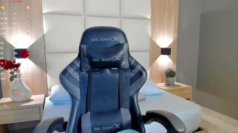 MEGAN COOPER online show from September 25, 2025, 12:20 pm