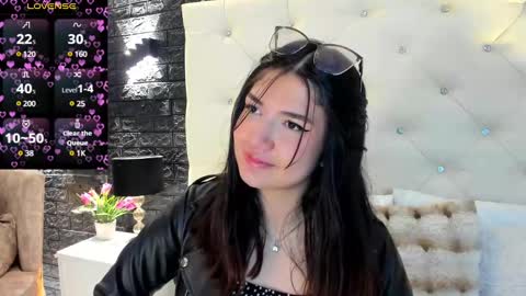     online show from January 25, 2025, 11:44 am