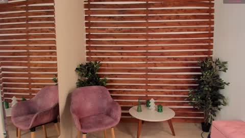 megan_raiin online show from January 10, 2025, 8:40 am