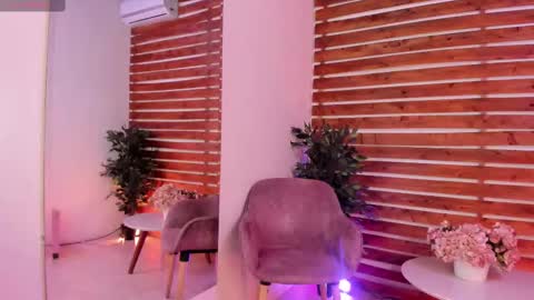 megan_raiin online show from September 13, 2025, 8:14 am