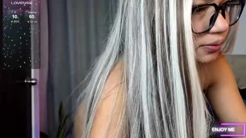Snapshot of megan_rl chatting on June 2, 2026, 9:11 am Megan online show from June 2, 2026, 9:11 am
