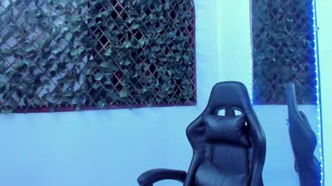 megan white 01  online show from January 12, 2025, 11:15 pm