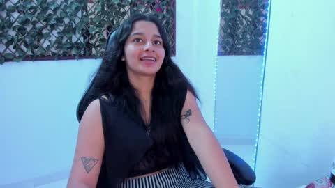 megan white 01  online show from January 16, 2025, 7:52 pm