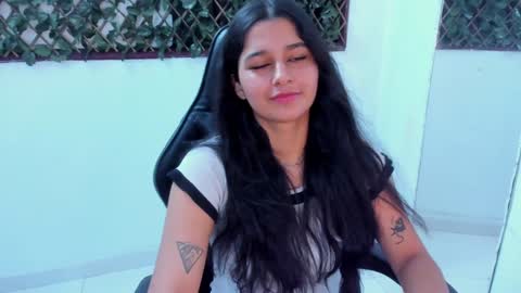 megan white 01  online show from January 18, 2025, 9:13 am