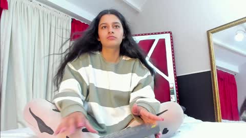 megan white 01  online show from January 25, 2025, 3:40 am