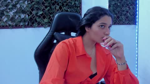 megan white 01  online show from January 28, 2025, 2:21 am