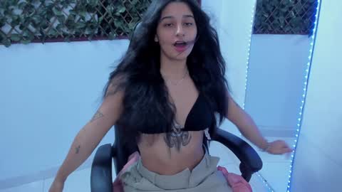 megan white 01  online show from January 29, 2025, 4:05 am