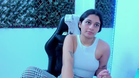 megan white 01  online show from February 6, 2025, 2:33 am