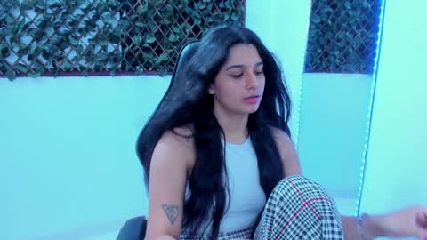 megan white 01  online show from February 6, 2025, 5:35 am